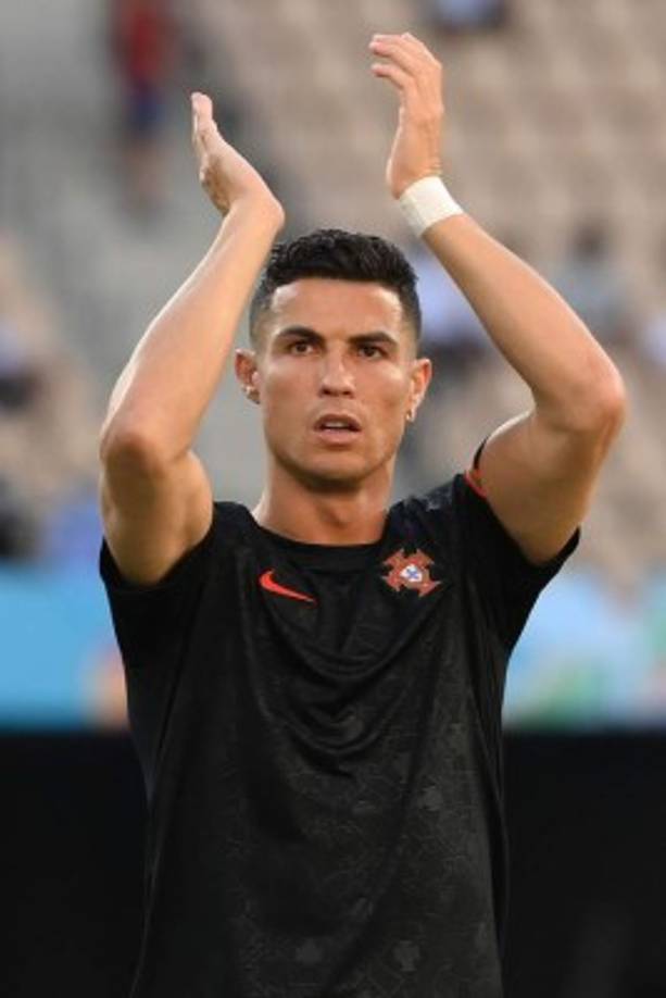 El nuevo director deportivo de la Juventus, Federico Cherubini, respondió a las preguntas sobre el futuro de Cristiano Ronaldo y una posible marcha. Fue claro en sus declaraciones y reveló dónde jugará el portugués la próxima temporada: “No hemos recibido ninguna señal por parte de Cristiano de que vaya a abandonar el club este verano. Lo mismo por nuestras parte. Estaremos contentos de tenerle de nuevo con nosotros cuando empiece la nueva temporada”.