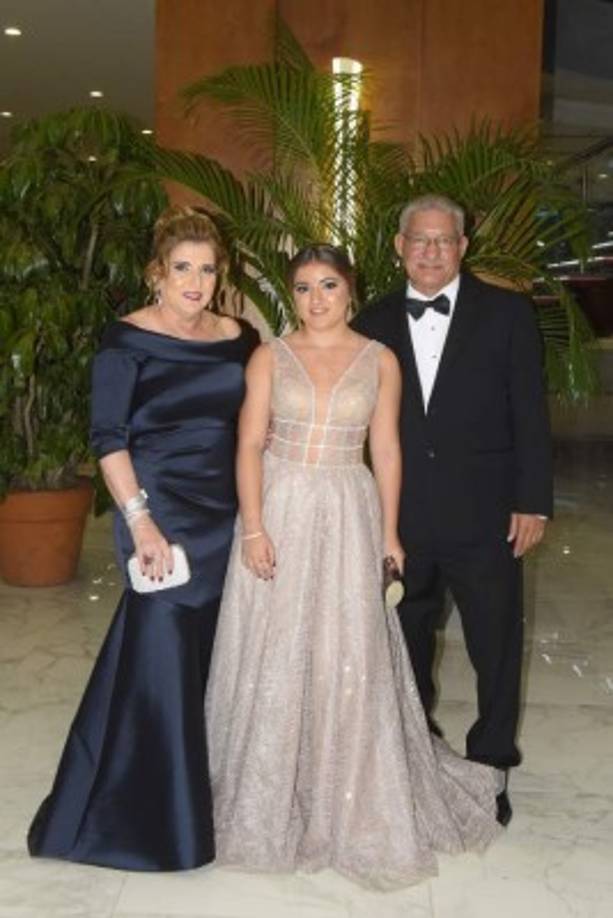 Isabel, Isabella y Fernando Rivera.