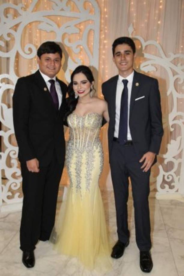 Ricardo Fuentes, Ana Enamorado y Enrique Bográn.
