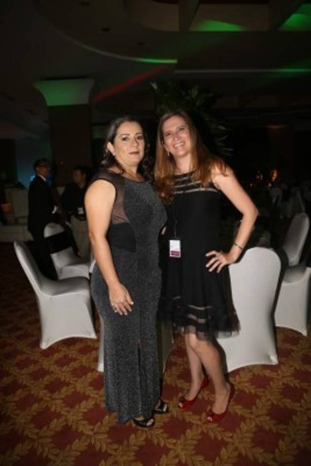 Ana Ríos y Vanessa Quezada.