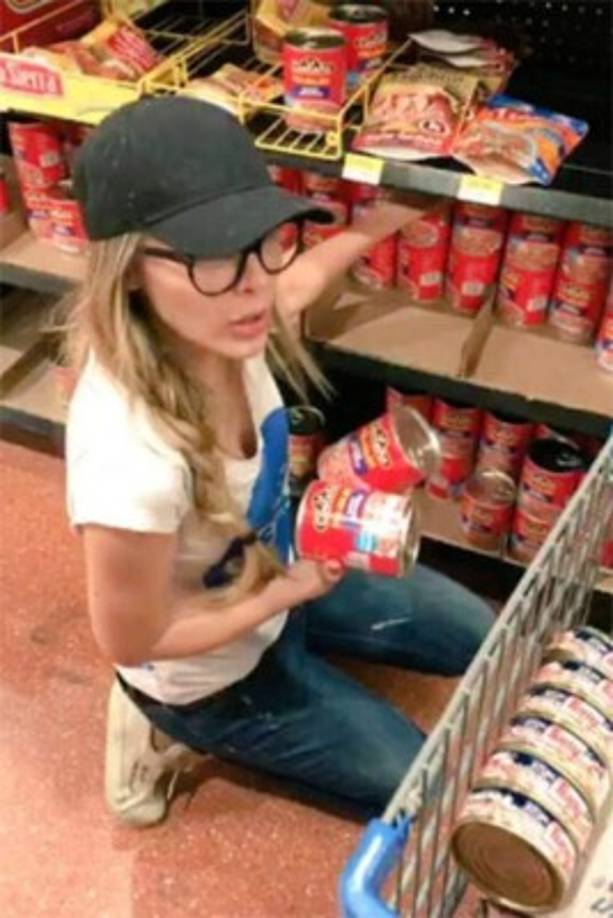 Belinda se suma a la ayuda tras emergencia por sismo en México.<br/>La cantante y su hermano acudieron a recopilar víveres para llevar a los lugares donde más se necesitan, además de invitar en redes sociales a sus fans a llevar ayuda.