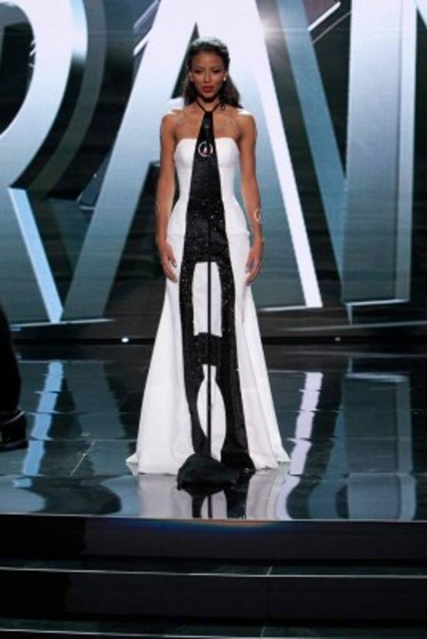 FRANCIA. Rindió un tributo a la famosa torre Eiffel.