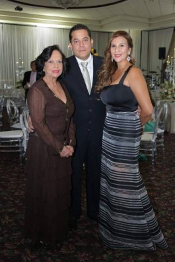 Ana María, Xavier y Bricelda Salgado.