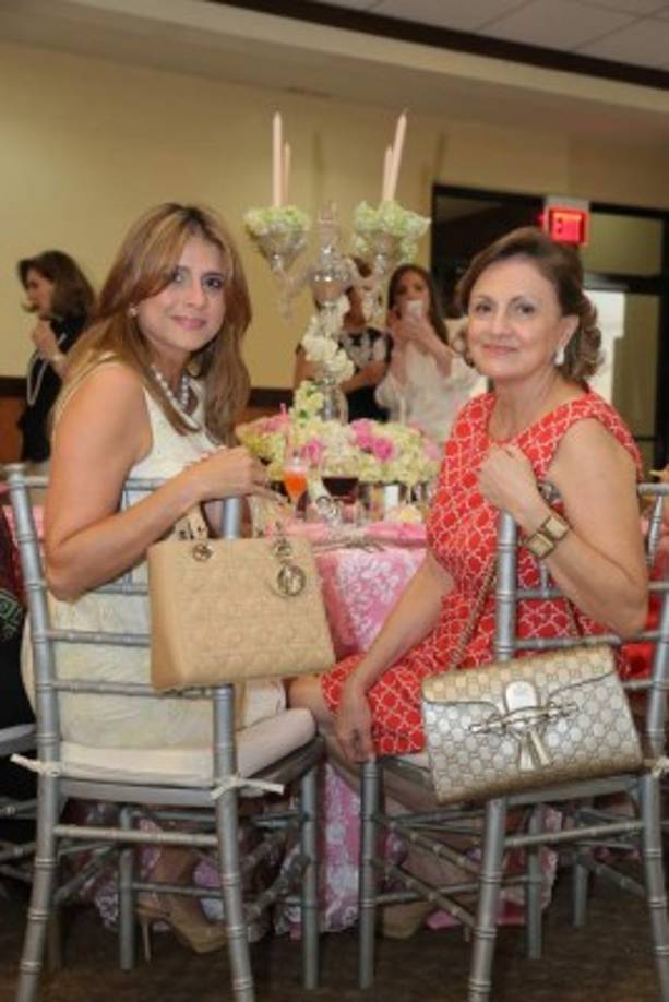 Vivian Handal de Kattán y Diana Katimi de Handal.