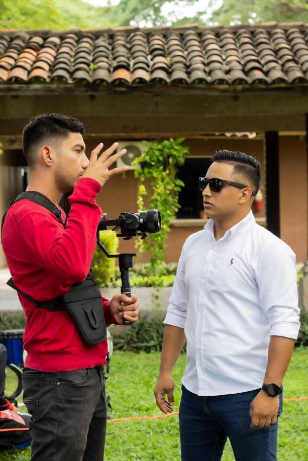 “Rafita” es productor general y presentador de noticias en Choluvisión canal 27 en Choluteca.