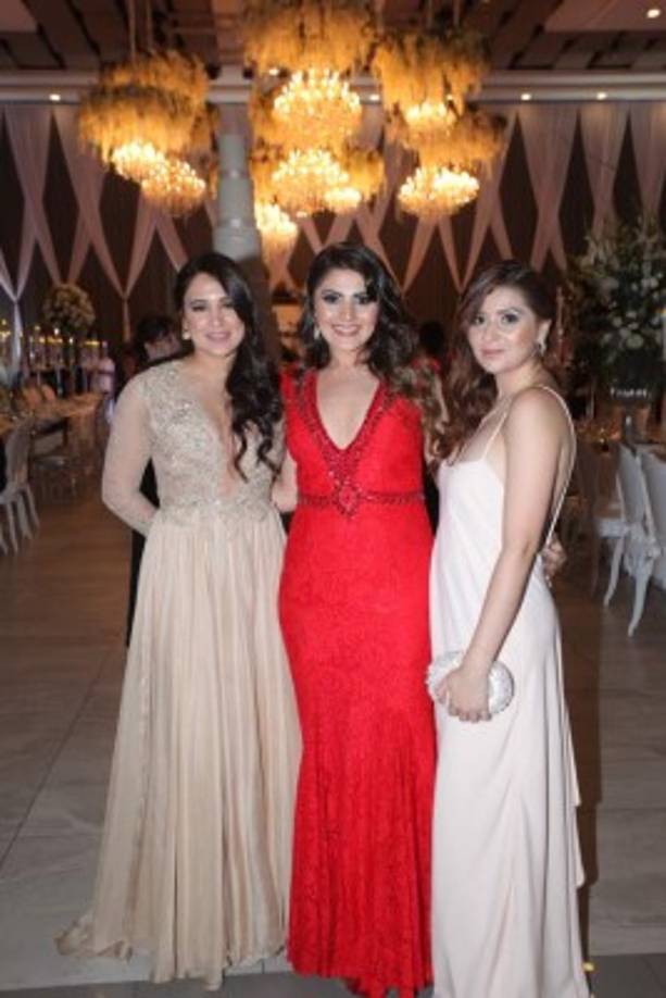 Dariela Pineda con Carol y Andrea Rodríguez.