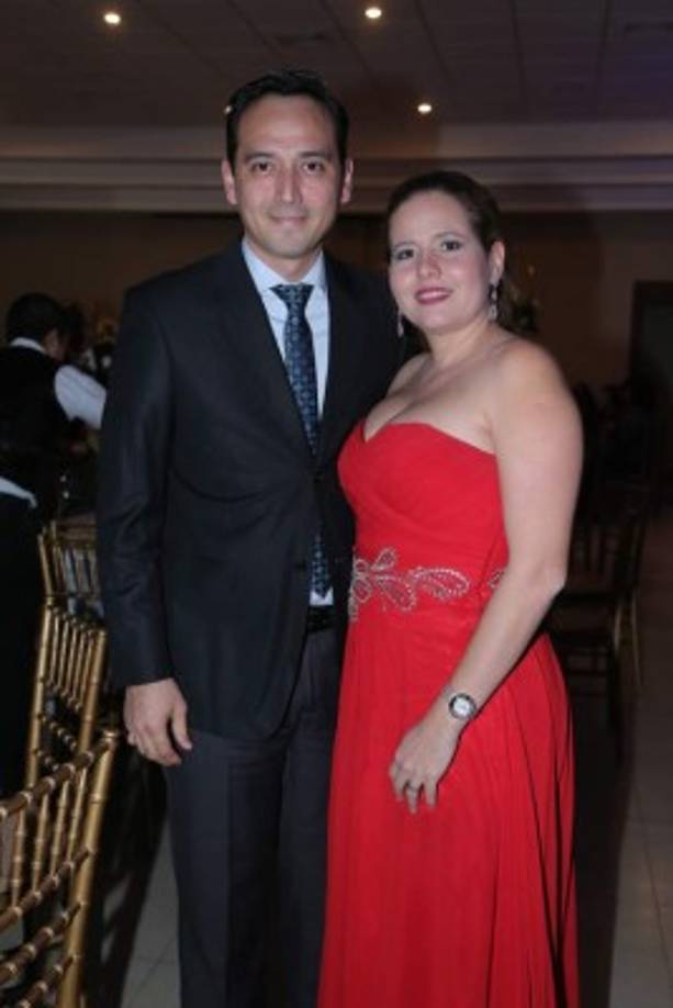 Carlos Roberto y Carol Fajardo.