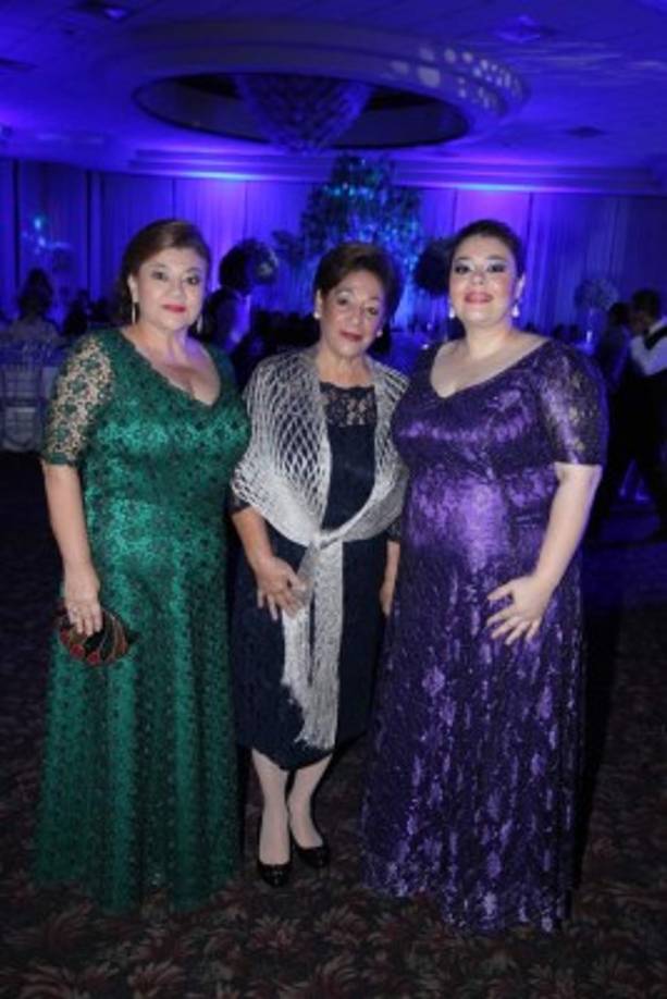 Sandra y Argentina Turcios con Sandra Rivera.