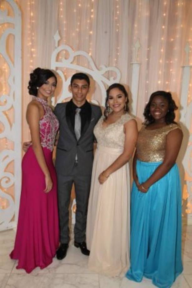 Ana Leverón, Carlos Padilla, Alejandra Peralta y Karla García.