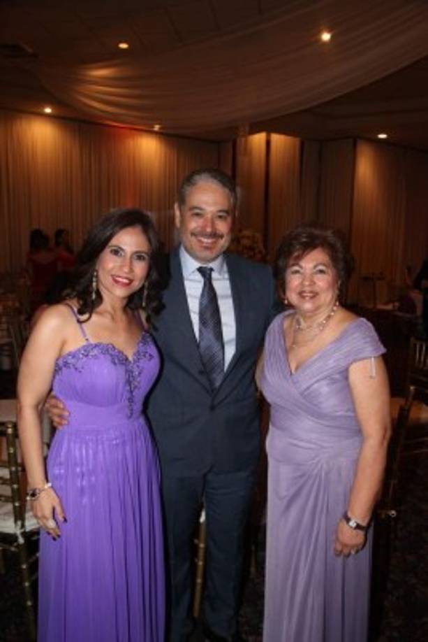 Faride y Martín López con Analía Jarufe.