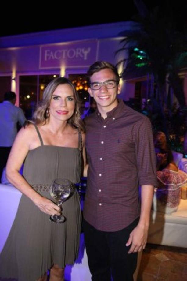 Rosa María y Marco Raudales.