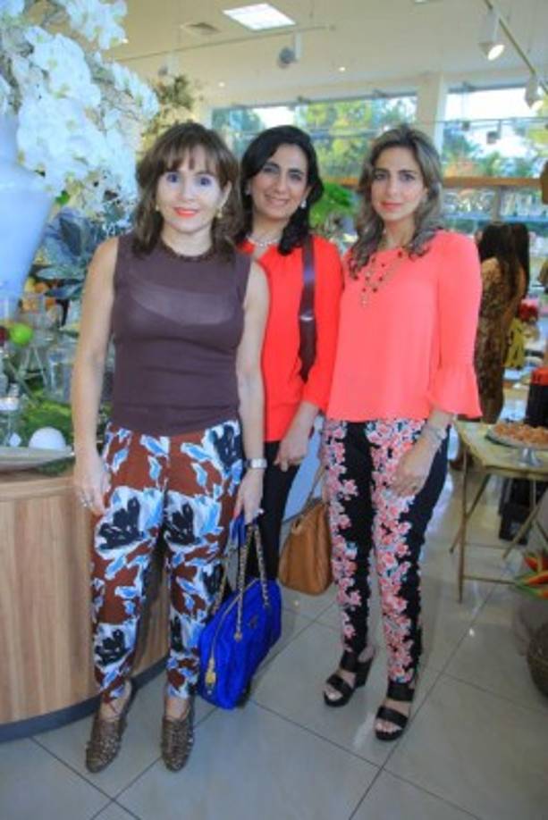 Elena Faraj, Giselle Mitri y Leyla Faraj.