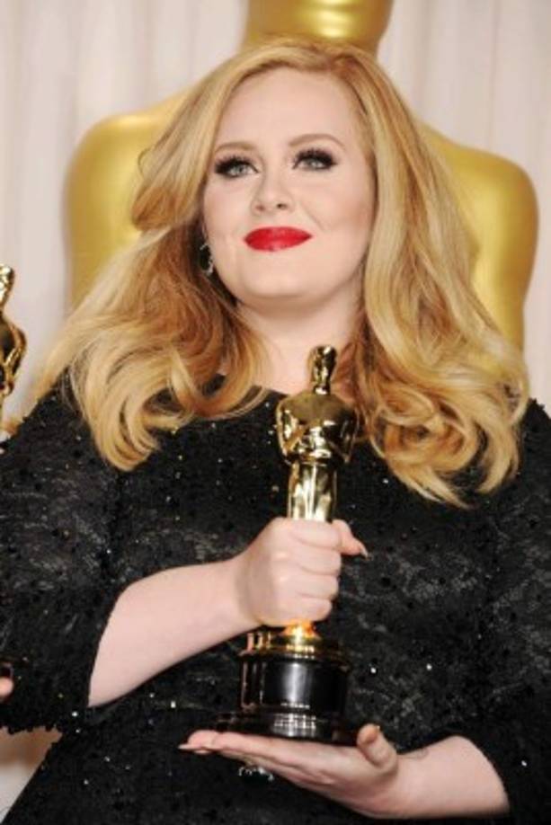 También en el 2013 obtuvo el Oscar a la Mejor Canción Original por el tema 'Skyfall', compuesto para la película de James Bond del mismo nombre.