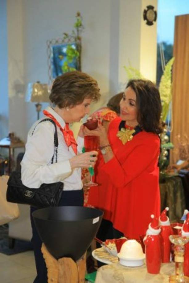 Nenette Medina y Carolina Canahuati compartieron en la fascinante bienvenida a la temporada más linda del año de la tienda Eleganza.