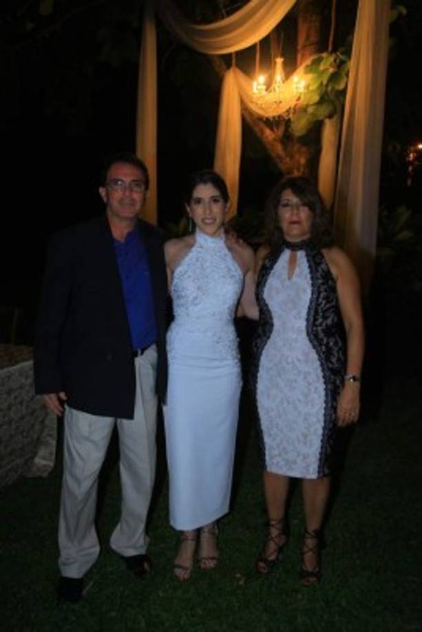 Giovanni y Daniela Handal y Rosina Casalotto.