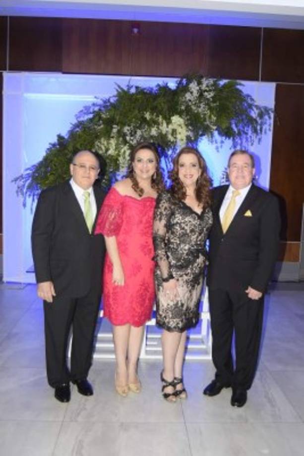 José Elías y Carol Zummar con Jackie y Afif Diek.