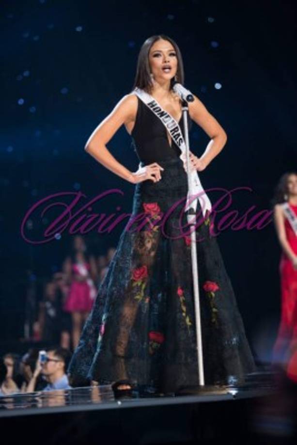 Sirey Morán se mostró orgullosa al presentarse en la preliminar del certamen.