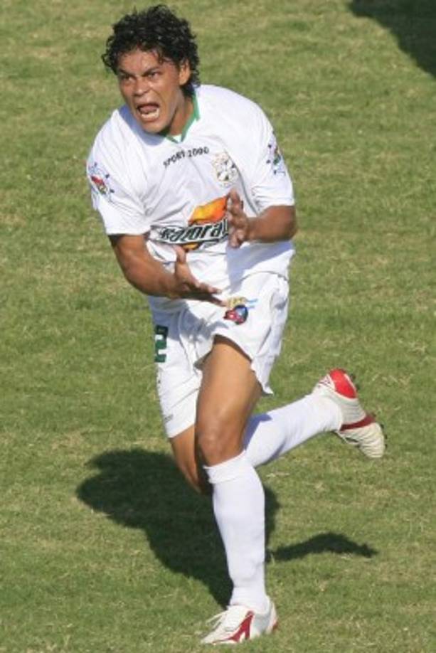 Adán Ramírez: El exjugador hondureño ha sido otro de los que decidió viajar a Estados Unidos. Los fines de semana juega en liga burocrática.