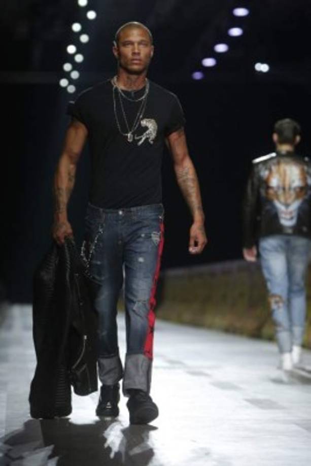 Jeremy Meeks, conocido como 'el preso más guapo del mundo', se robó las miradas en el Milán Fashion Week.