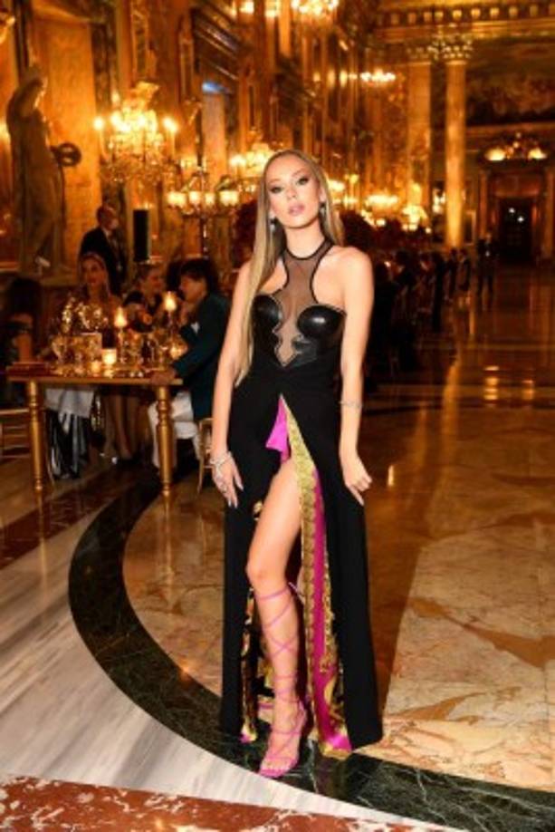 Esto provocó el enojo de sus fans, quienes le habrían recriminado duramente a Expósito su rechazo a la petición y le habrían gritado que se fuera de México si no le parecía estar cerca de ellos.