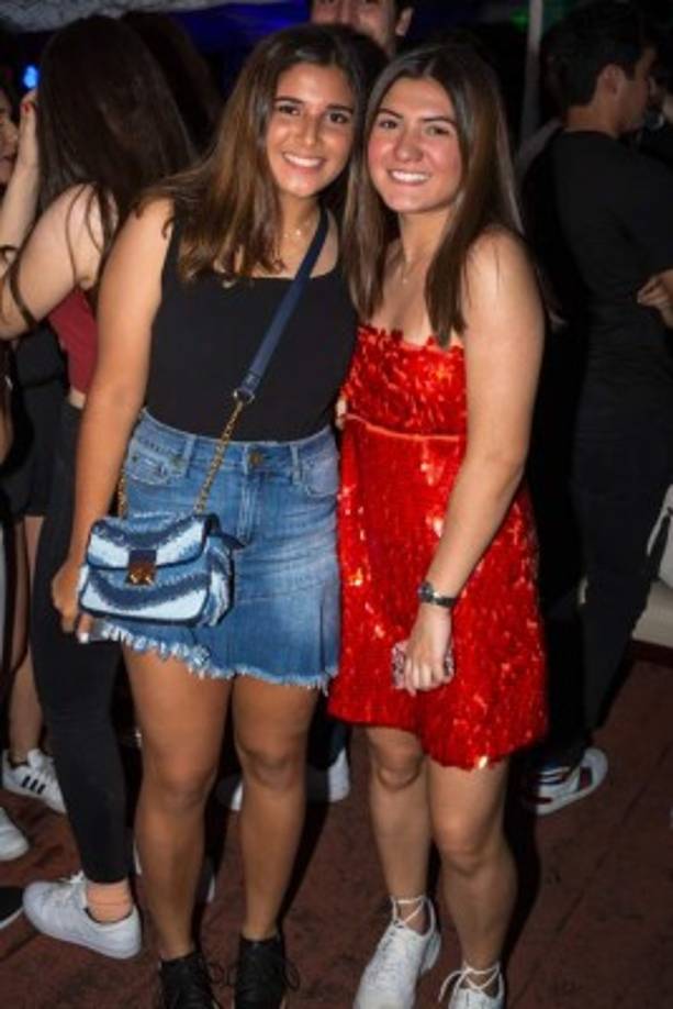 Gaby Mourra y Victoria Reyes.