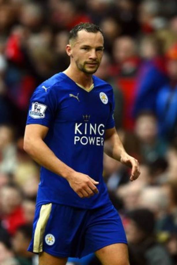 Danny Drinkwater (Inglaterra, 26 años). De los futbolistas con mayor número de temporadas a sus espaldas en este Leicester. Vive su quinto año con los 'foxes' tras llegar en la temporada 11-12 por algo menos de un millón de euros. El clásico centrocampista inglés de área a área. Un todocampista nato, especialista en tapar agujeros pero también con suficientes argumentos ofensivos para incorporarse al ataque con cierto peligro. Una de las grandes sorpresas de este Leicester.