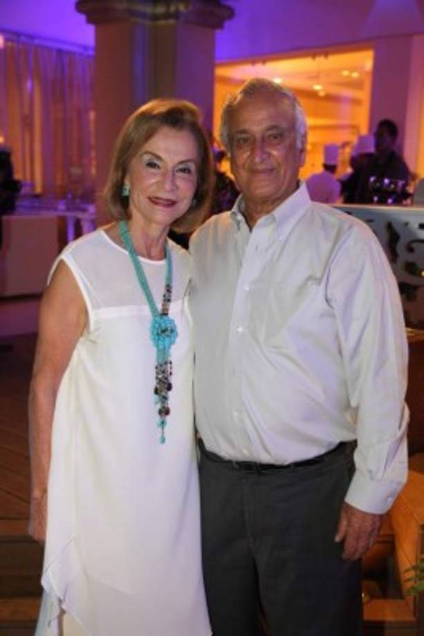 Gloria y Michel Hawit.