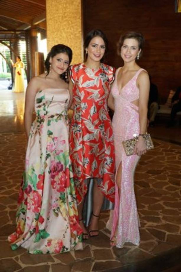 Ashley y Amira Qubain con Evgenia Pavlova.