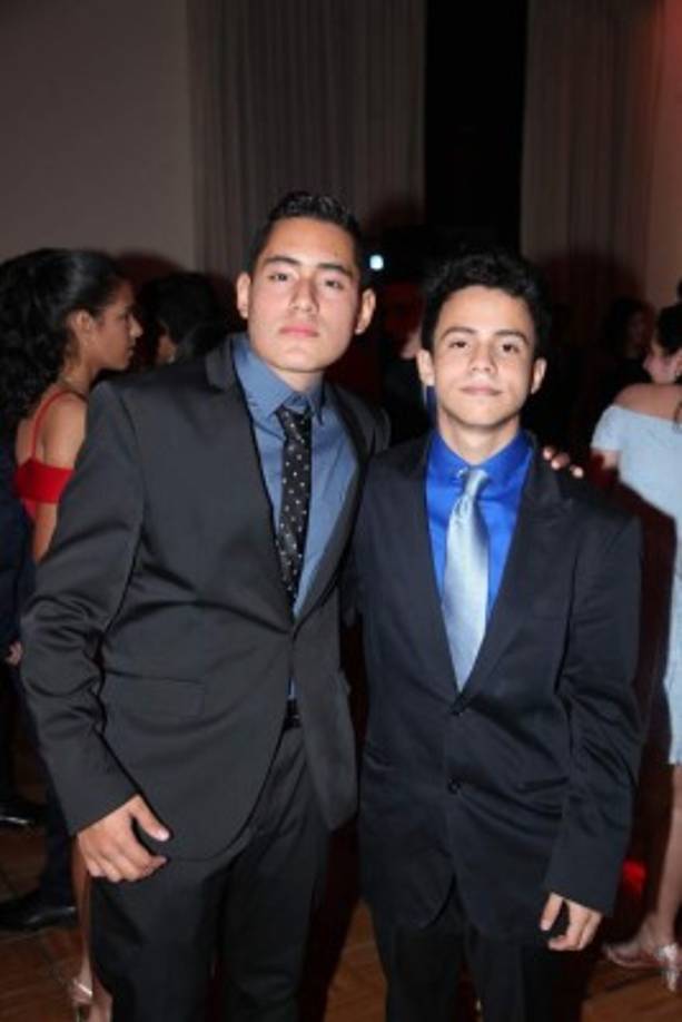 Chris Maldonado y Carlos Izaguirre.