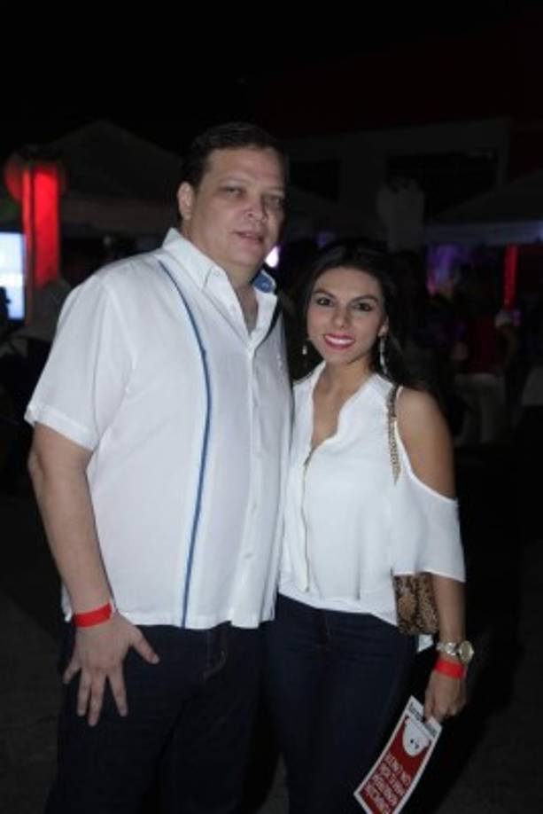 Richard y Marisela Larios.