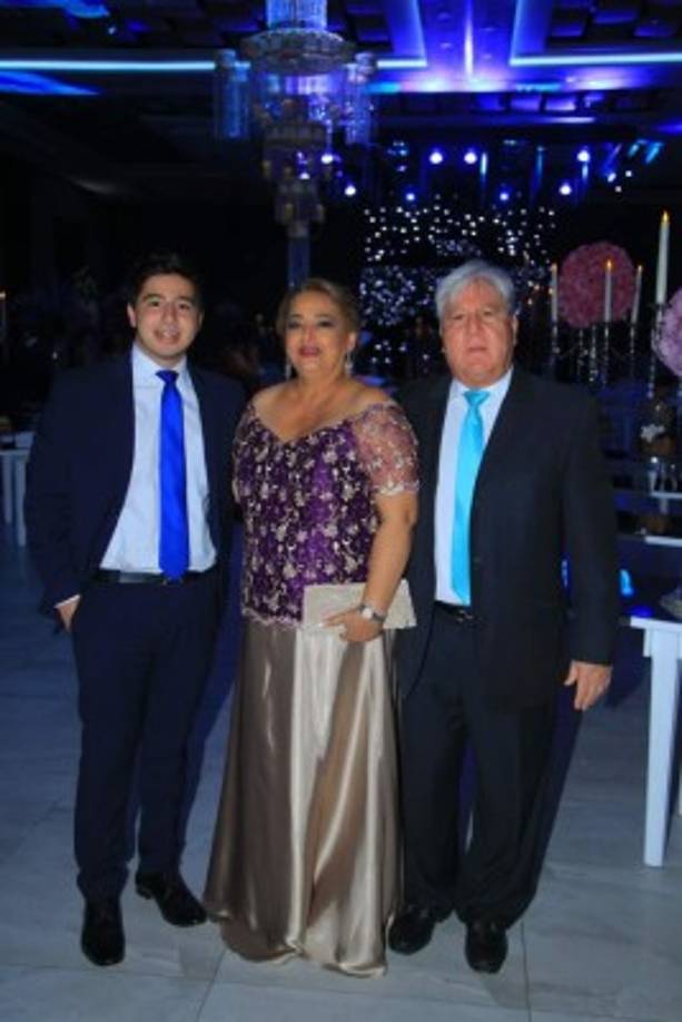 Carlos, Sandra y Aldo Lanzas.