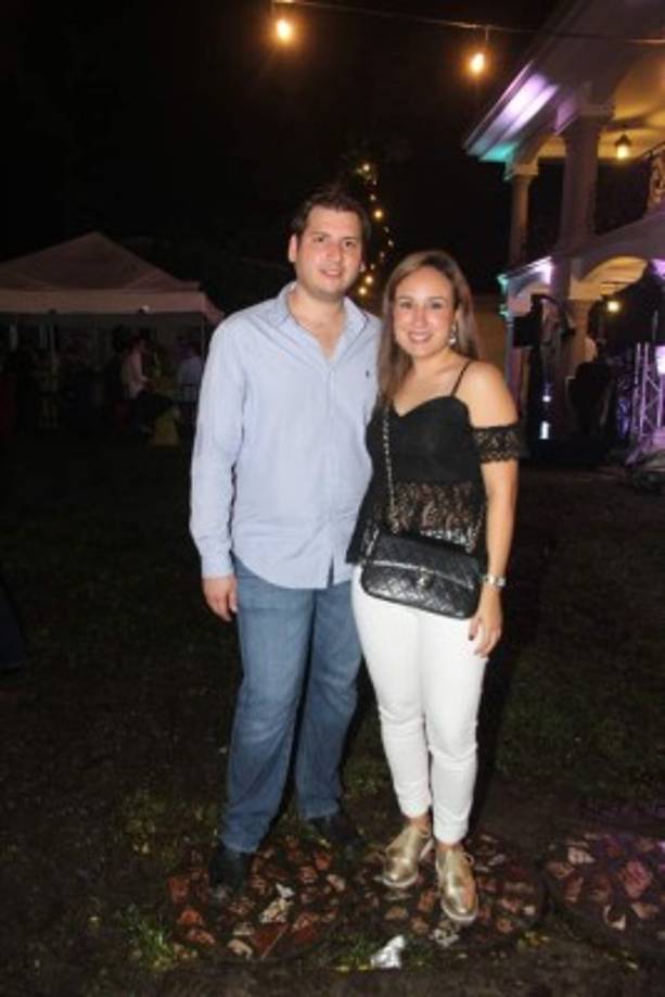 Joaquín Echeverri y Adri Hawit.