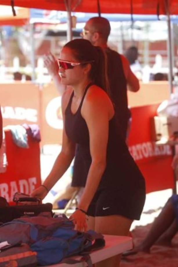 Un buen partido en la playa fue la diversión de muchos.