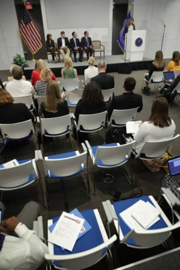 'Afrontémoslo: la mayoría de los niños son más conscientes de las ventajas y los inconvenientes de las redes sociales que algunos adultos', resaltó Melania.