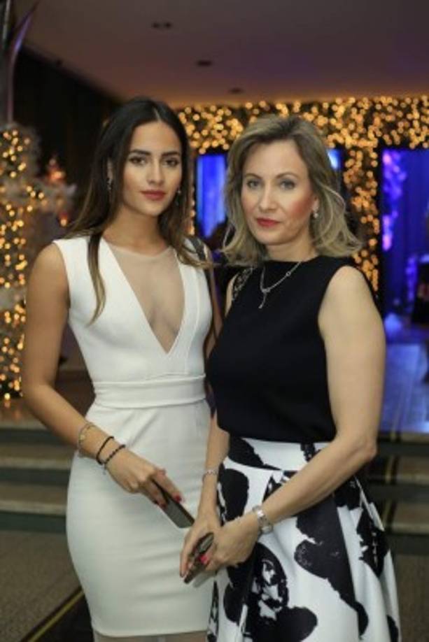 Dania Benítez y su madre Dania Benítez.