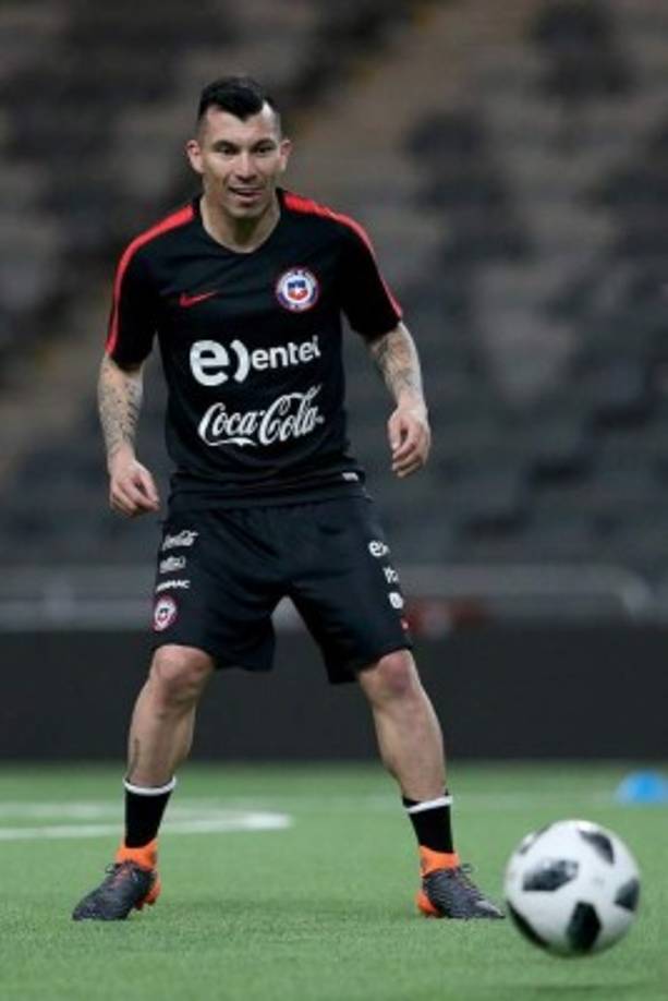 Gary Medel: Es volante de contención pero medios informan que Rueda lo usará como defensa central. Es de los jugadores de mayor jerarquía, juega en el Besiktas de Turquía.