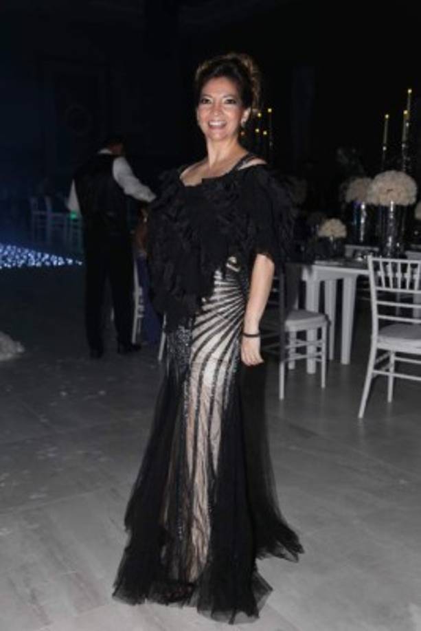 Bella lució Indira Molina.