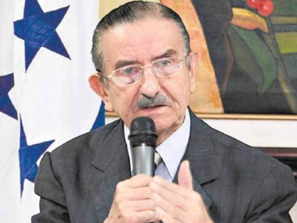 Fotografía en vida del exministro Enrique Aguilar.