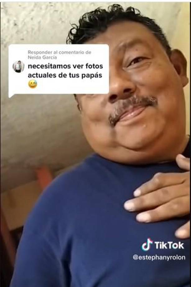 Incluso en el cuarto video sobre el tema, los padres posan para la jóvenes.