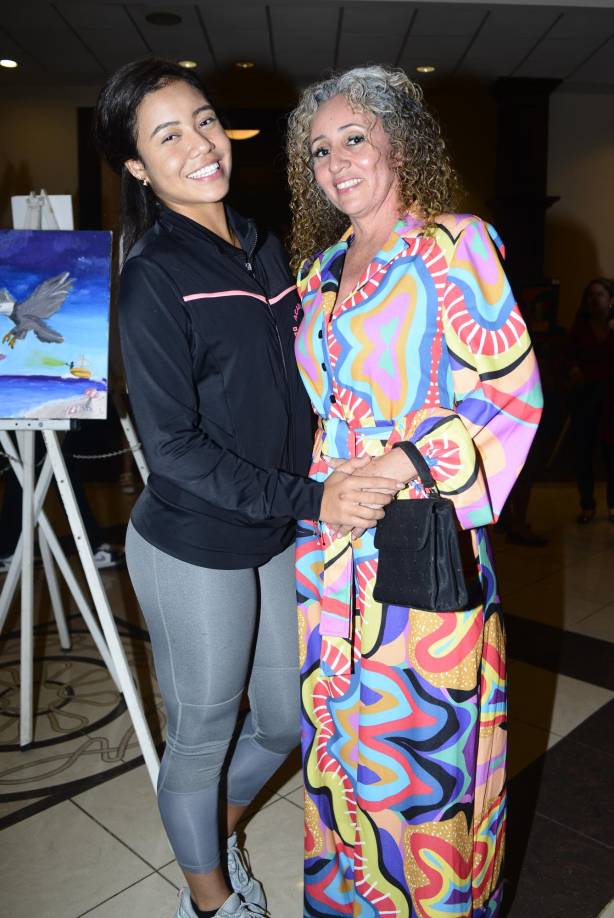 Andrea Bardales y Yadira Menjívar