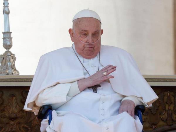 El papa Francisco durante la misa dedicada a los enfermos en la Plaza de San Pedro.
