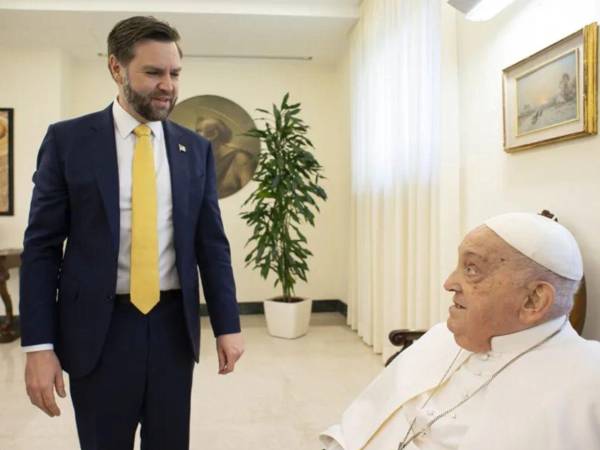 Vance, último alto cargo en reunirse con Francisco antes de su muerte, felicitó a León XIV y asegura que millones de estadounidenses orarán por su éxito.