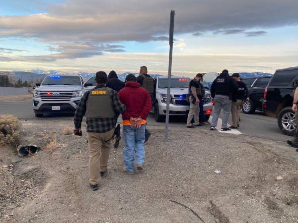 Los operativos contra inmigrantes continúan en EEUU mientras el Gobierno de Trump busca acelerar deportaciones.