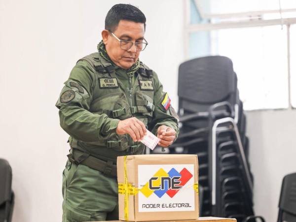 Los venezolanos votan para elegir a las autoridades regionales y de la Asamblea.