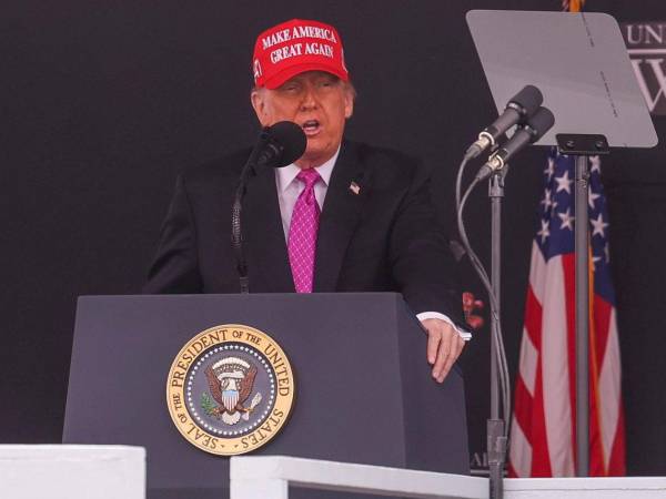 Una jueza suspendió temporalmente la prohibición para Harvard de matricular alumnos extranjeros anunciada por el Gobierno Trump.