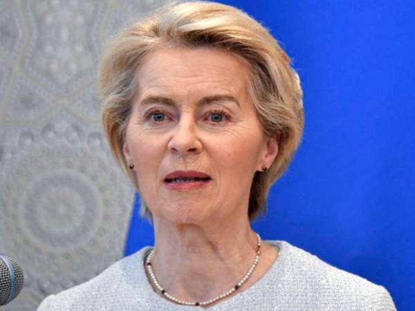 La presidenta de la Comisión Europea, Ursula von der Leyen, pide a EEUU negociar los drásticos aranceles.