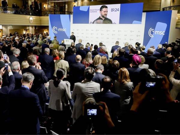 El presidente ucraniano, Volodímir Zelenski, habla durante la 61ª Conferencia de Seguridad de Munich (MSC), en Munich, Alemania.