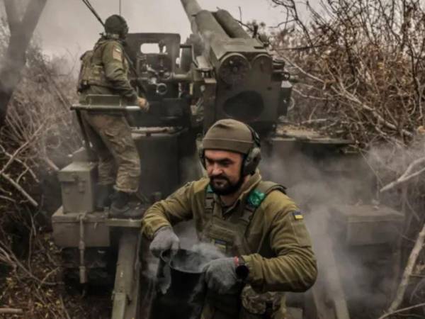 Militares ucranianos en el campo de batalla en una imagen de archivo.
