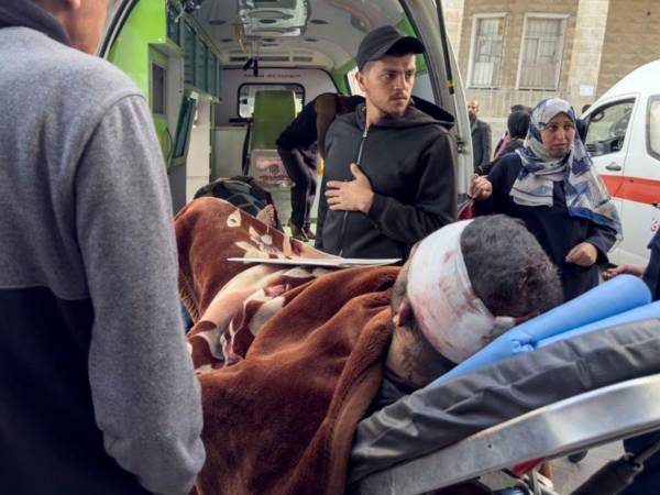 Cientos de heridos fueron trasladados al hospital Alahli en Ciudad de Gaza, al norte de la Franja.