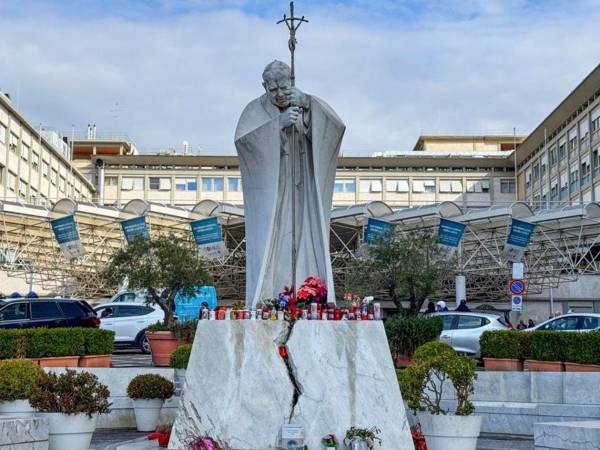 El Papa Francisco cumple 17 días hospitalizado tras ser diagnosticado con neumonía.